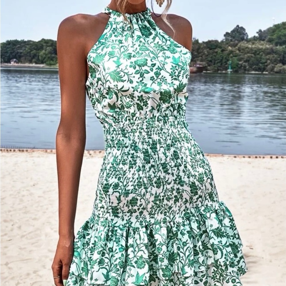 Criss cross back floral dress never worn